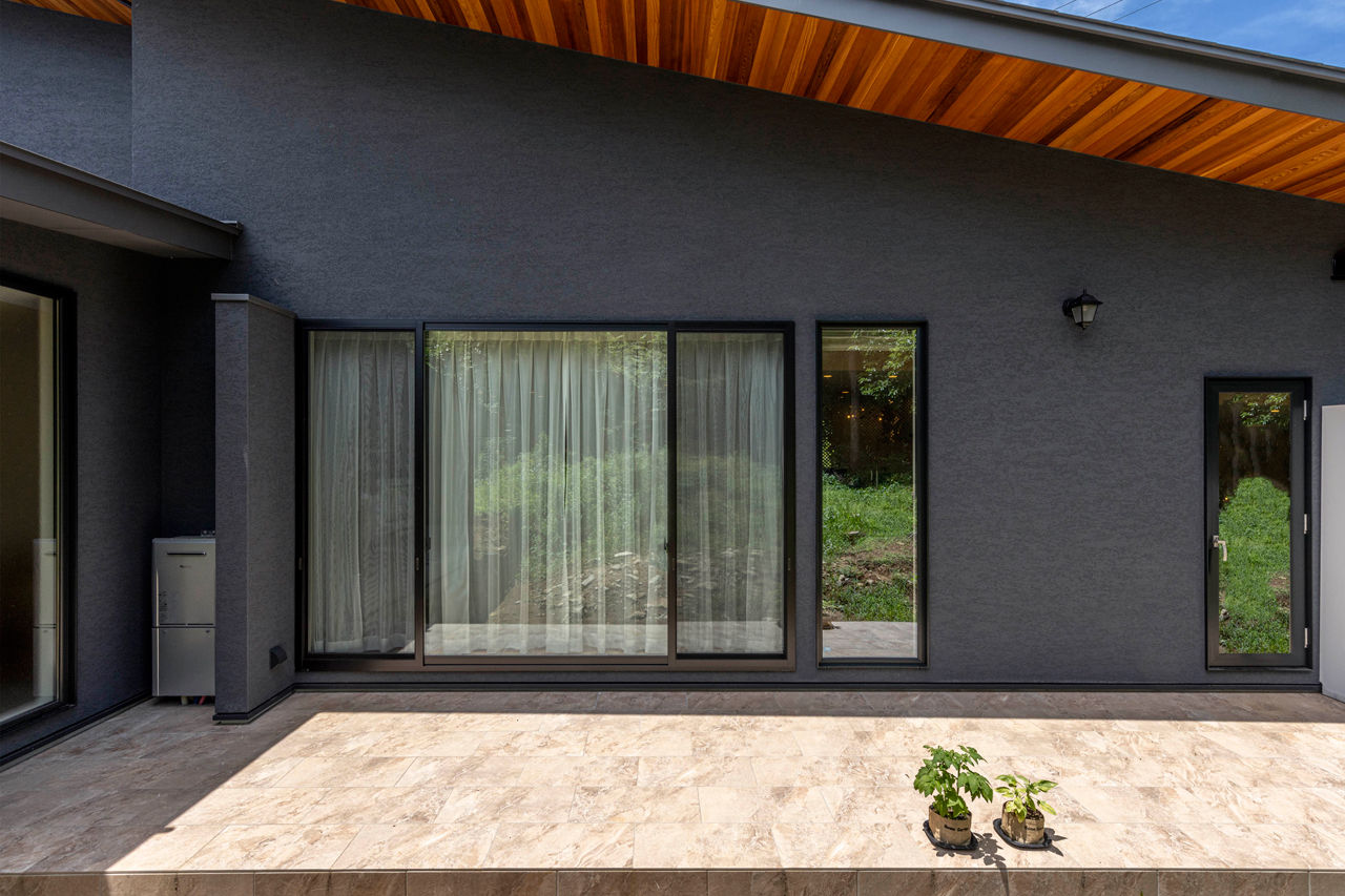 チェックハウス 【ガレージハウス/平屋風の暮らし】５ｍ超の吹抜も全館空調で快適！平屋？２階建て？２つの表情がある家の建築実例画像7