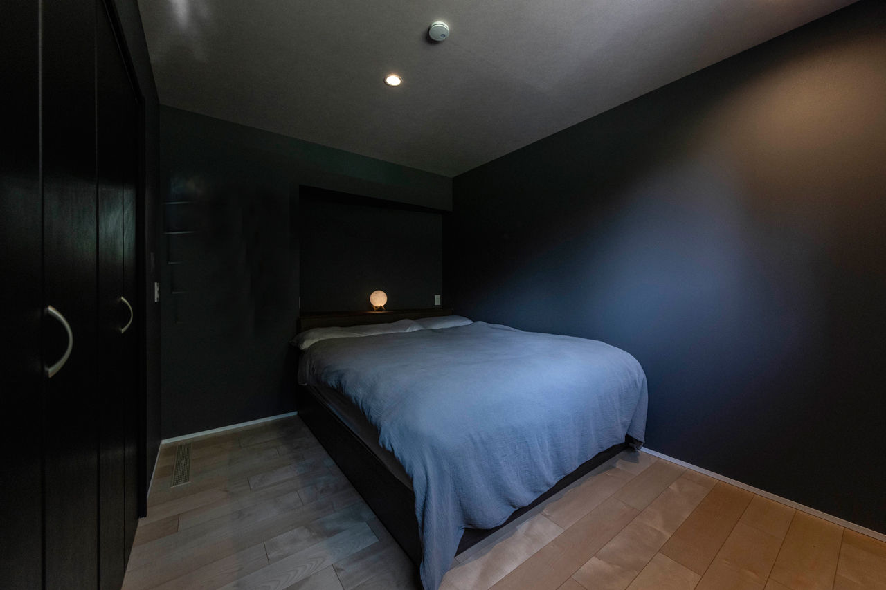 チェックハウス 【ガレージハウス/平屋風の暮らし】５ｍ超の吹抜も全館空調で快適！平屋？２階建て？２つの表情がある家の建築実例画像9