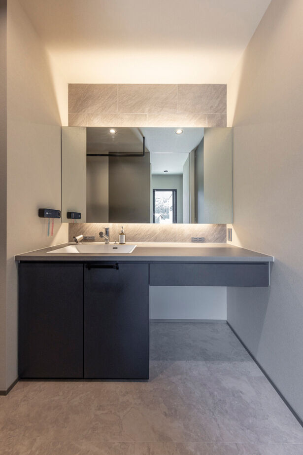 チェックハウス 【平屋/3000万円台/30坪台/インナーガレージ/コの字】自宅でバー気分を味わえる平屋のガレージハウスの建築実例画像7