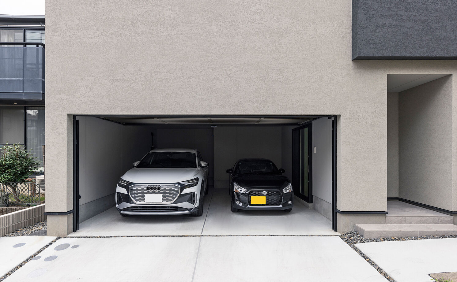 チェックハウス 【インナーガレージ/２階リビング】インテリアも住み心地もホテルライク。２階に中庭のあるガレージハウスの建築実例画像2