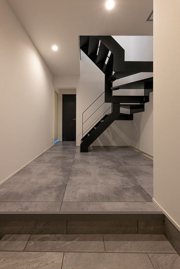 チェックハウス 【インナーガレージ/２階リビング】インテリアも住み心地もホテルライク。２階に中庭のあるガレージハウスの建築実例画像9