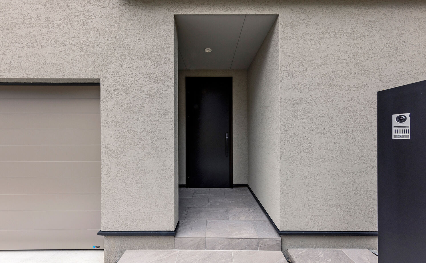 チェックハウス 【インナーガレージ/２階リビング】インテリアも住み心地もホテルライク。２階に中庭のあるガレージハウスの建築実例画像11