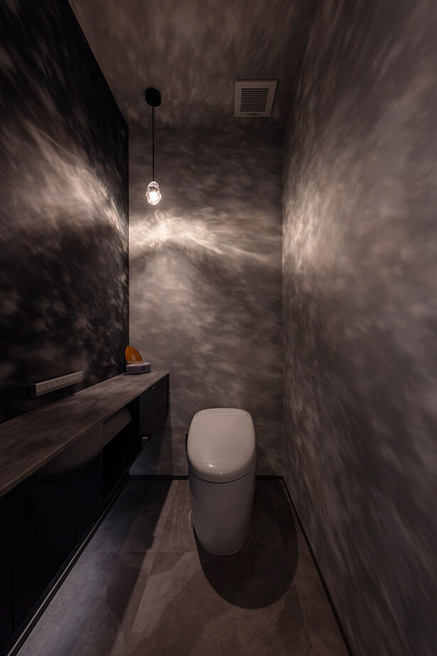 チェックハウス 【平屋/30坪台/3000万円台/中庭】どちらから見てもカッコイイ外観。ホテルライクで開放的なグレーの平屋の建築実例画像12