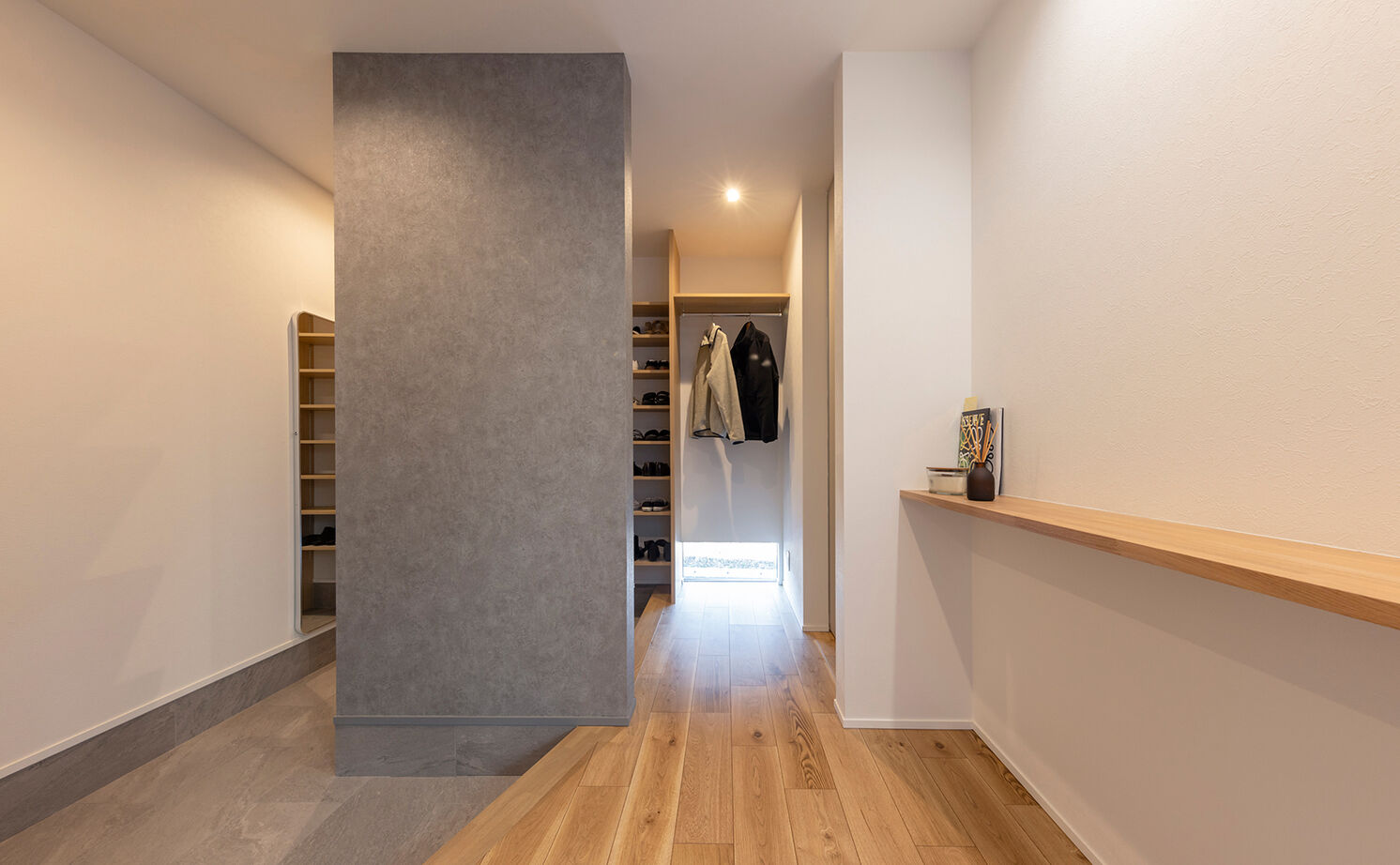 チェックハウス 【2000万円台/30坪台/中庭/２階建て】間取りは平屋ライク。プライベートな中庭と吹抜けで心地よいLDKにの建築実例画像8