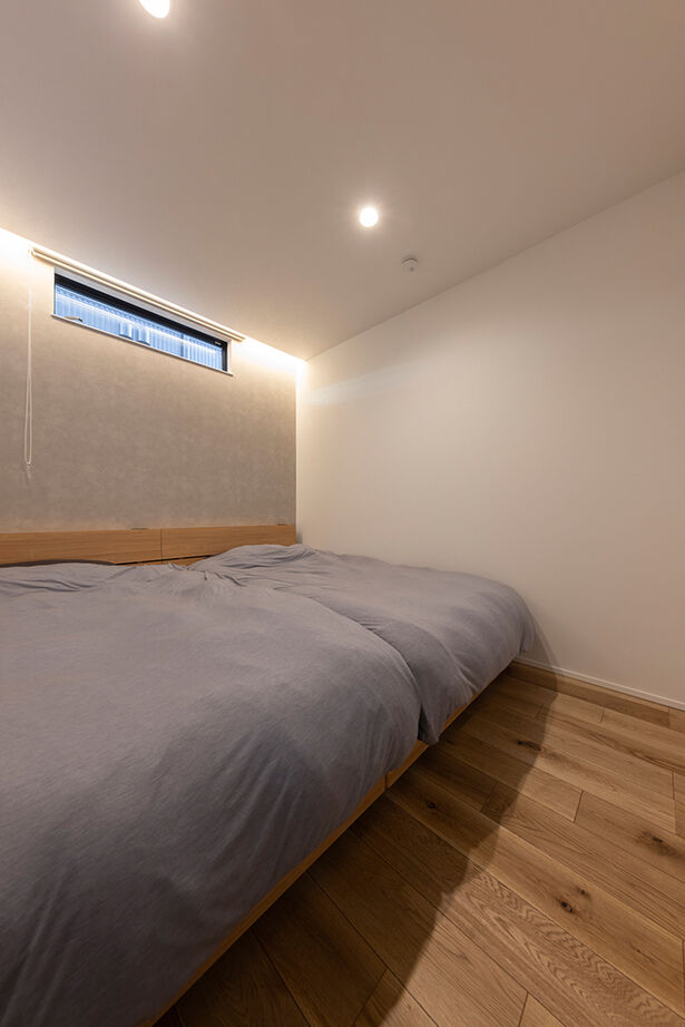 チェックハウス 【2000万円台/30坪台/中庭/２階建て】間取りは平屋ライク。プライベートな中庭と吹抜けで心地よいLDKにの建築実例画像9