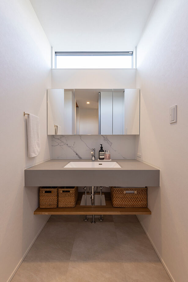 チェックハウス 【2000万円台/30坪台/中庭/２階建て】間取りは平屋ライク。プライベートな中庭と吹抜けで心地よいLDKにの建築実例画像11