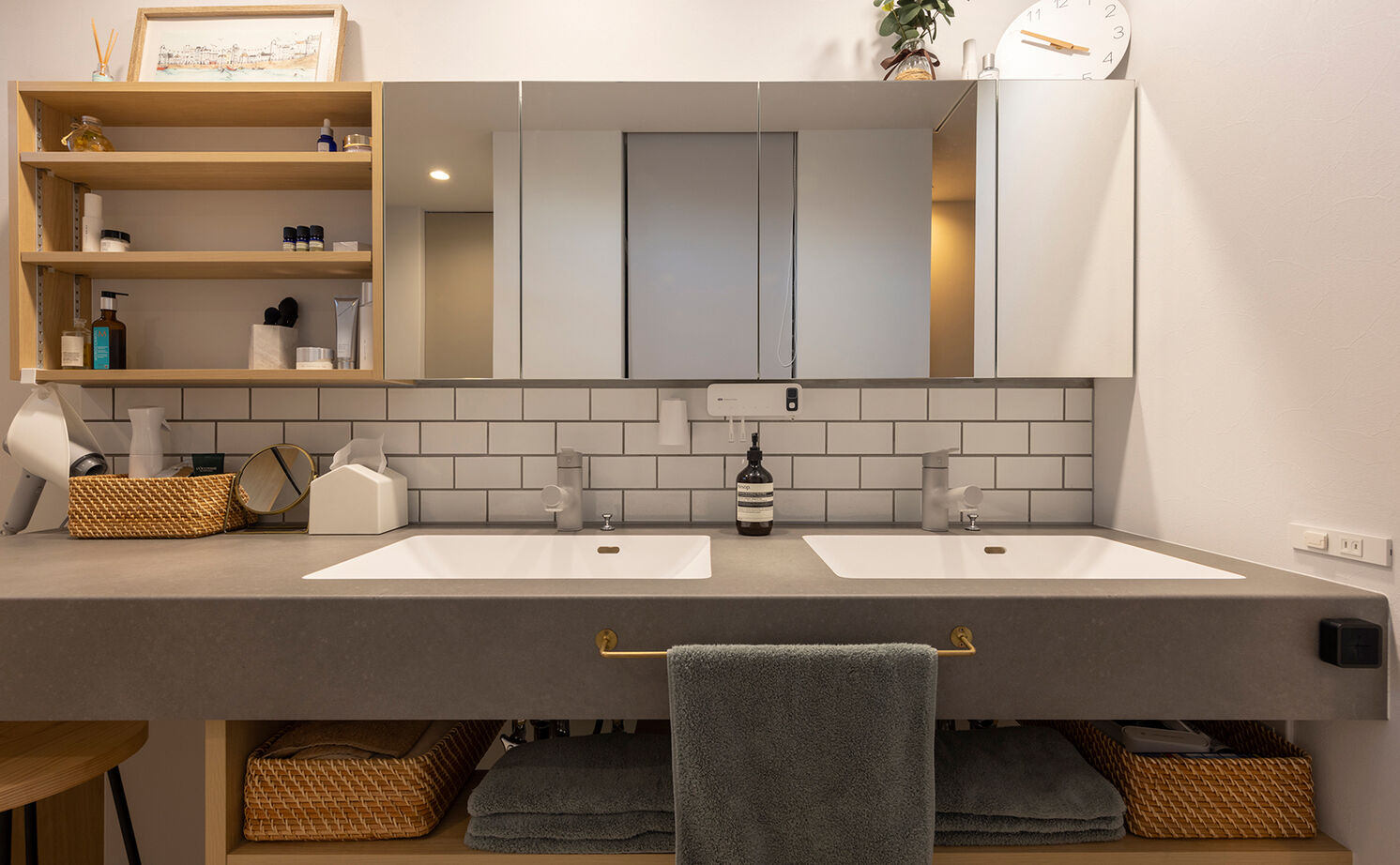 チェックハウス 【平屋/30坪台/3000万円台】長閑な景色に癒される広々LDK。グレー×木のナチュラルモダンな子育てハウスの建築実例画像6