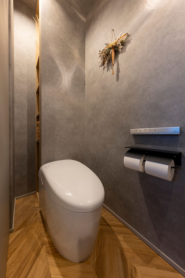 チェックハウス 【平屋/30坪台/3000万円台】長閑な景色に癒される広々LDK。グレー×木のナチュラルモダンな子育てハウスの建築実例画像10