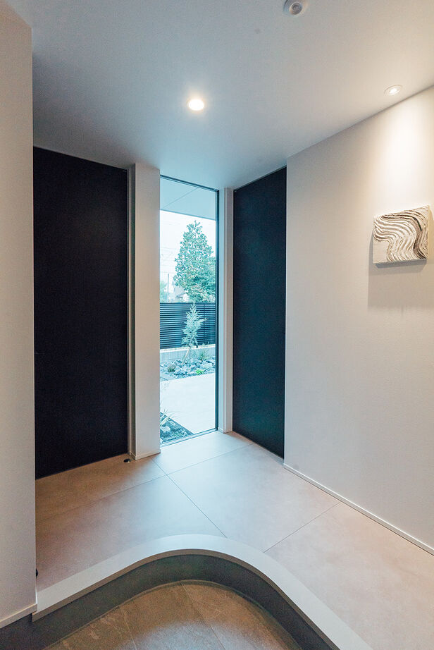 チェックハウス 【平屋/30坪台/オープンガレージ/可児市】中庭から広がる開放感。LDKに自然光が満ちる心地よい平屋の暮らしの建築実例画像9