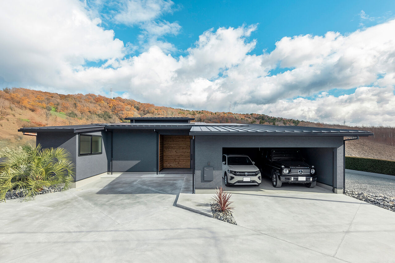 チェックハウス 【平屋/60坪台/ガレージハウス/全館空調/土岐市】勾配天井×中庭で開放感にこだわった上質な邸宅の建築実例画像1