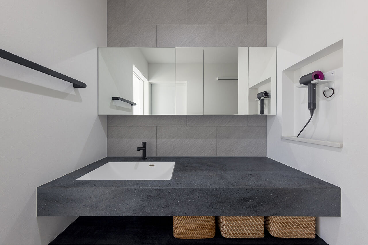 チェックハウス 【平屋/60坪台/ガレージハウス/全館空調/土岐市】勾配天井×中庭で開放感にこだわった上質な邸宅の建築実例画像6