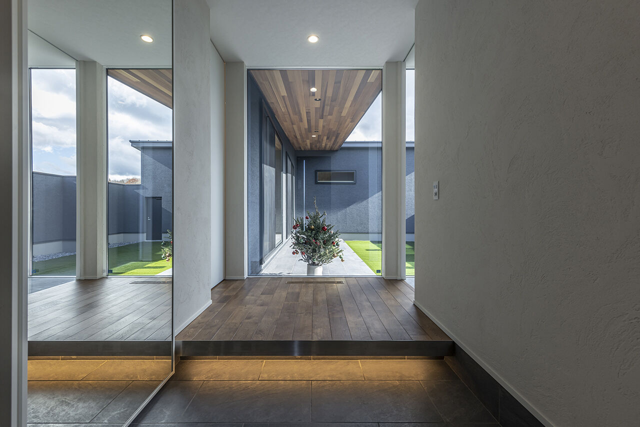 チェックハウス 【平屋/60坪台/ガレージハウス/全館空調/土岐市】勾配天井×中庭で開放感にこだわった上質な邸宅の建築実例画像7