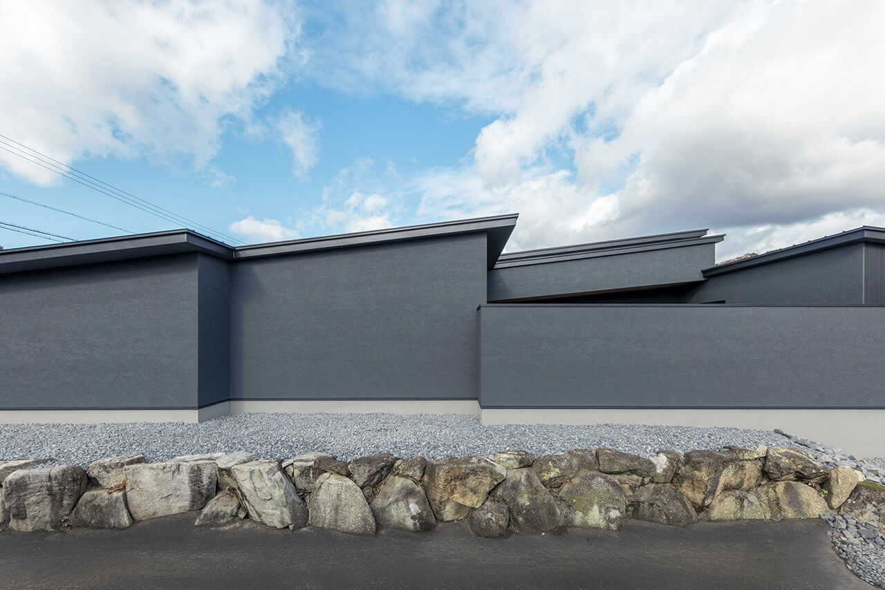 チェックハウス 【平屋/60坪台/ガレージハウス/全館空調/土岐市】勾配天井×中庭で開放感にこだわった上質な邸宅の建築実例画像10