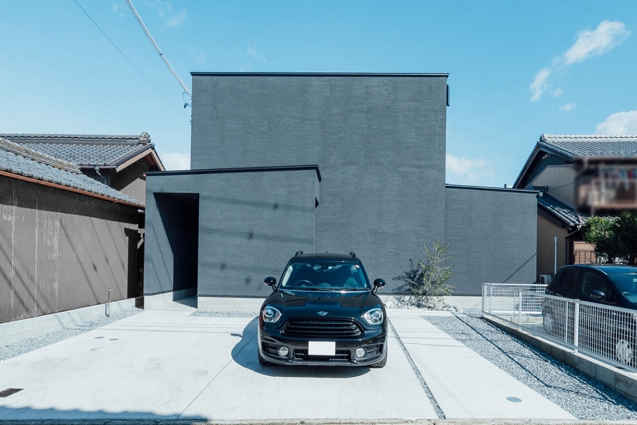 チェックハウス 【30坪台/2000万円台/一宮市/中庭】光に包まれ、風がそよぐ、中庭のある暮らしの建築実例画像1