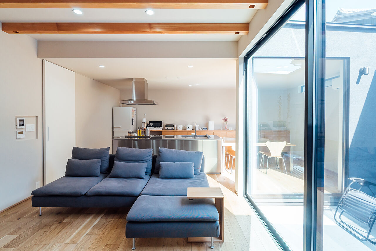 チェックハウス 【30坪台/2000万円台/一宮市/中庭】光に包まれ、風がそよぐ、中庭のある暮らしの建築実例画像2