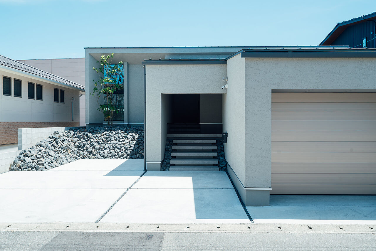 チェックハウス 【平屋/50坪台/4000万円台/ビルトインガレージ/中庭】建築家と二人三脚。満足度の高い家づくりの建築実例画像1