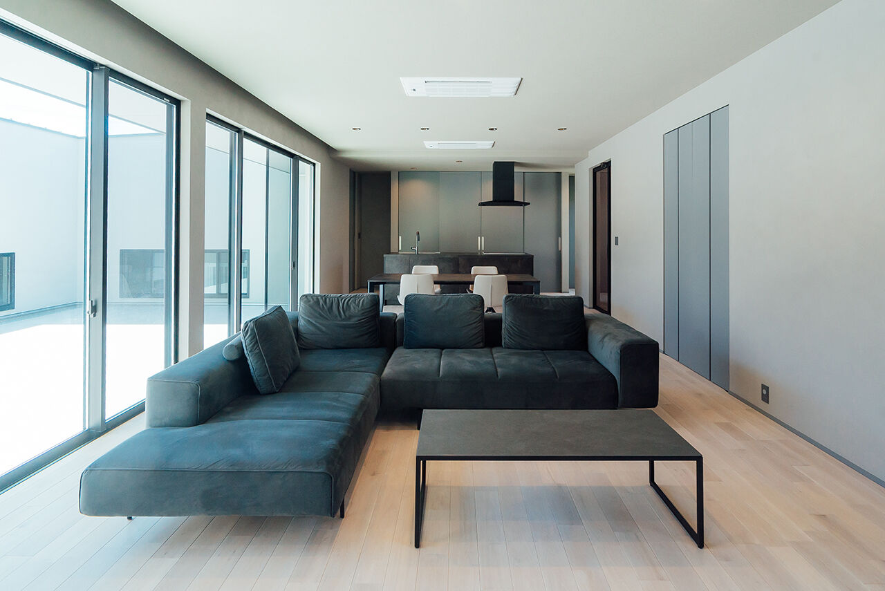 チェックハウス 【平屋/50坪台/4000万円台/ビルトインガレージ/中庭】建築家と二人三脚。満足度の高い家づくりの建築実例画像2