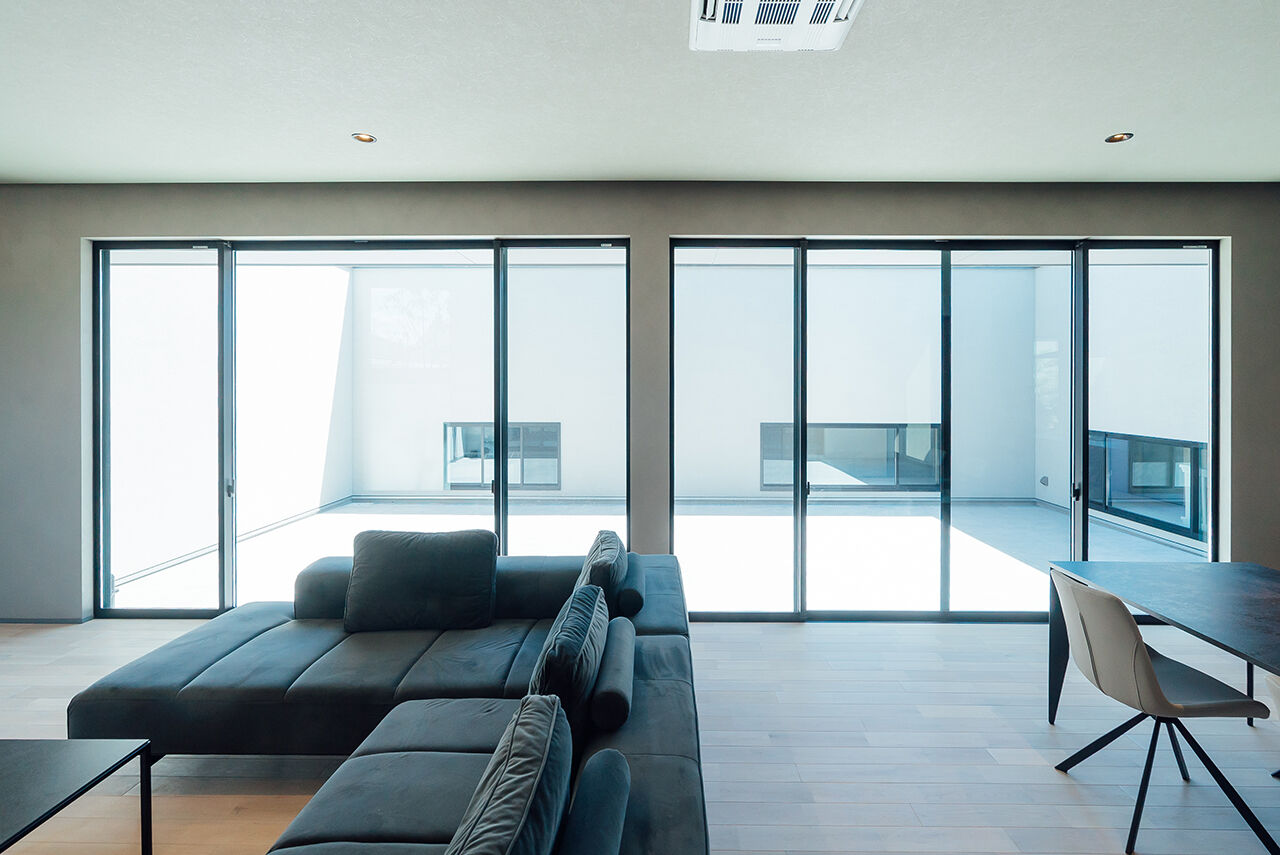 チェックハウス 【平屋/50坪台/4000万円台/ビルトインガレージ/中庭】建築家と二人三脚。満足度の高い家づくりの建築実例画像3