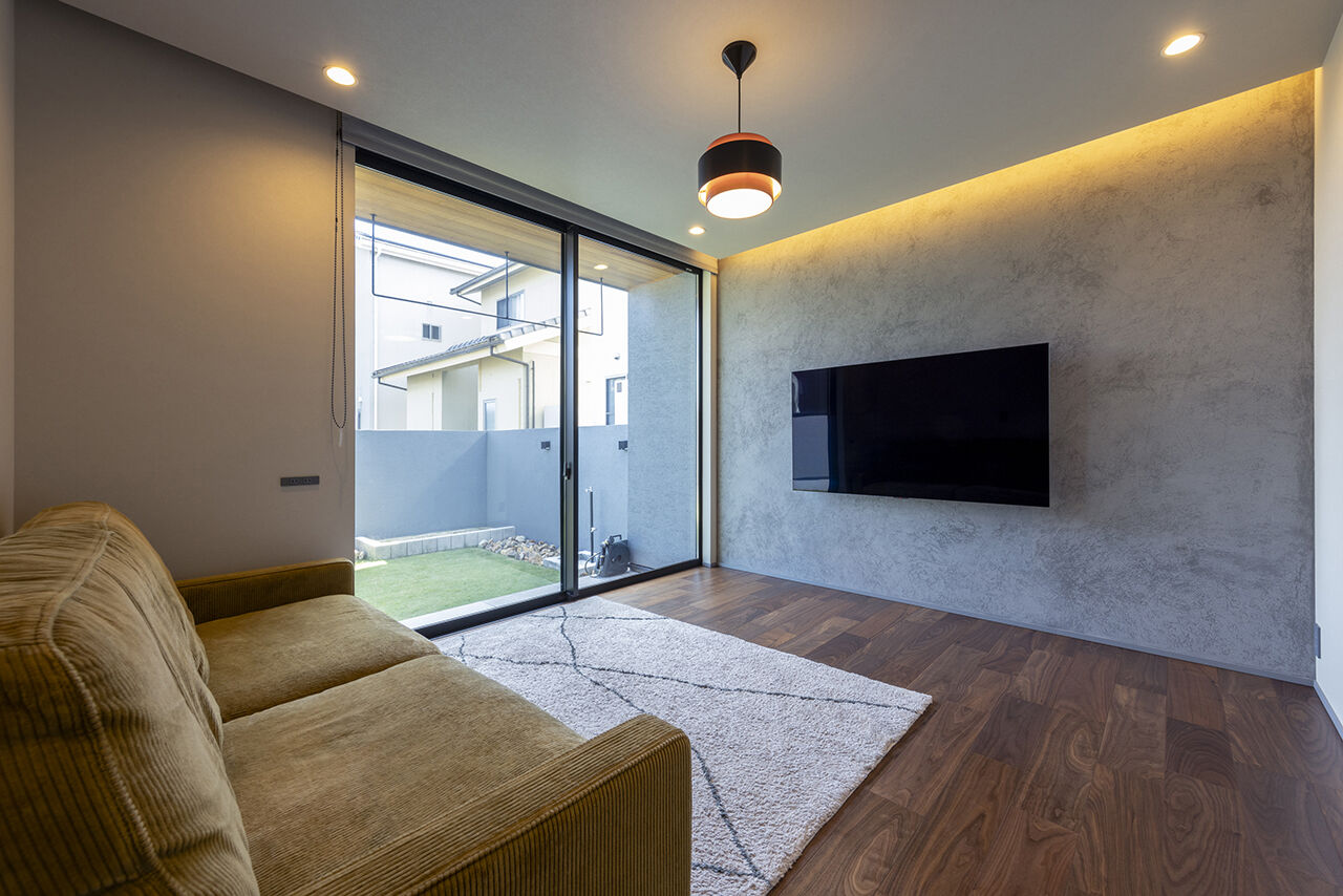 チェックハウス 【40坪台/3000万円台/裏庭】「あのカッコいい、グレーの家！」と、ご近所でも評判の住まいの建築実例画像2