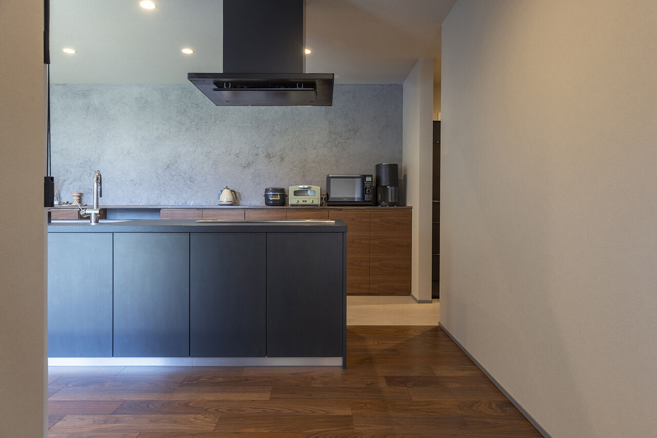 チェックハウス 【40坪台/3000万円台/裏庭】「あのカッコいい、グレーの家！」と、ご近所でも評判の住まいの建築実例画像4