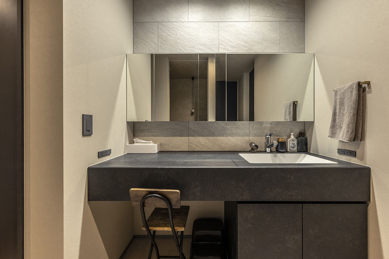 チェックハウス 【40坪台/3000万円台/裏庭】「あのカッコいい、グレーの家！」と、ご近所でも評判の住まいの建築実例画像6