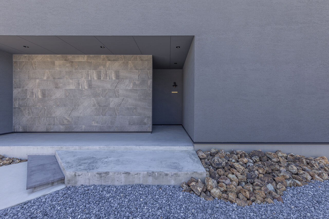 チェックハウス 【40坪台/3000万円台/裏庭】「あのカッコいい、グレーの家！」と、ご近所でも評判の住まいの建築実例画像9