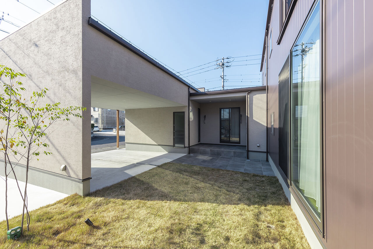 チェックハウス 【30坪台/3000万円台/ビルトインガレージ/中庭】土地を上手に活かした、L字型の家の建築実例画像9