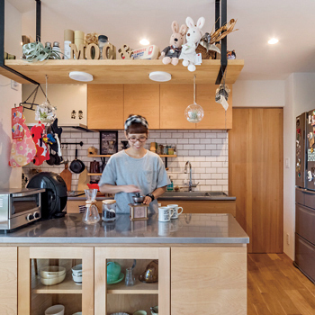 チェックハウス 【2000万円台/間取り図有/平屋風】無垢の木、漆喰の素材感をいかしたシンプル＆ナチュラルな中庭のある家の建築実例画像3