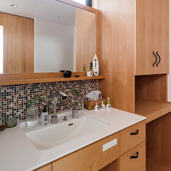 チェックハウス 【2000万円台/間取り図有/平屋風】無垢の木、漆喰の素材感をいかしたシンプル＆ナチュラルな中庭のある家の建築実例画像7