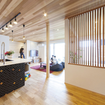 チェックハウス 【2000万円台/間取り図有】住宅密集地でもこの開放感！公園がわりの中庭では毎週ＢＢＱも楽しんで。の建築実例画像5