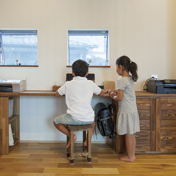 チェックハウス 【2000万円台/間取り図有】住宅密集地でもこの開放感！公園がわりの中庭では毎週ＢＢＱも楽しんで。の建築実例画像8