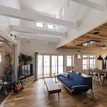 チェックハウス 【3000万円台/ガレージ】カリフォルニアの住まいを実現！アメリカン雑貨コレクターが建てたガレージハウスの建築実例画像3