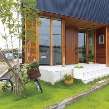 チェックハウス 【2000万円台/インナーガレージ/間取り図有】住まいは西海岸風。「ヘアサロンはカフェみたいと言われます」の建築実例画像8