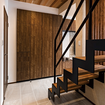 チェックハウス 外観はシンプルモダン、インテリアは海外のリゾートホテルをイメージ。「中庭の心地よさは最高です！」の建築実例画像6