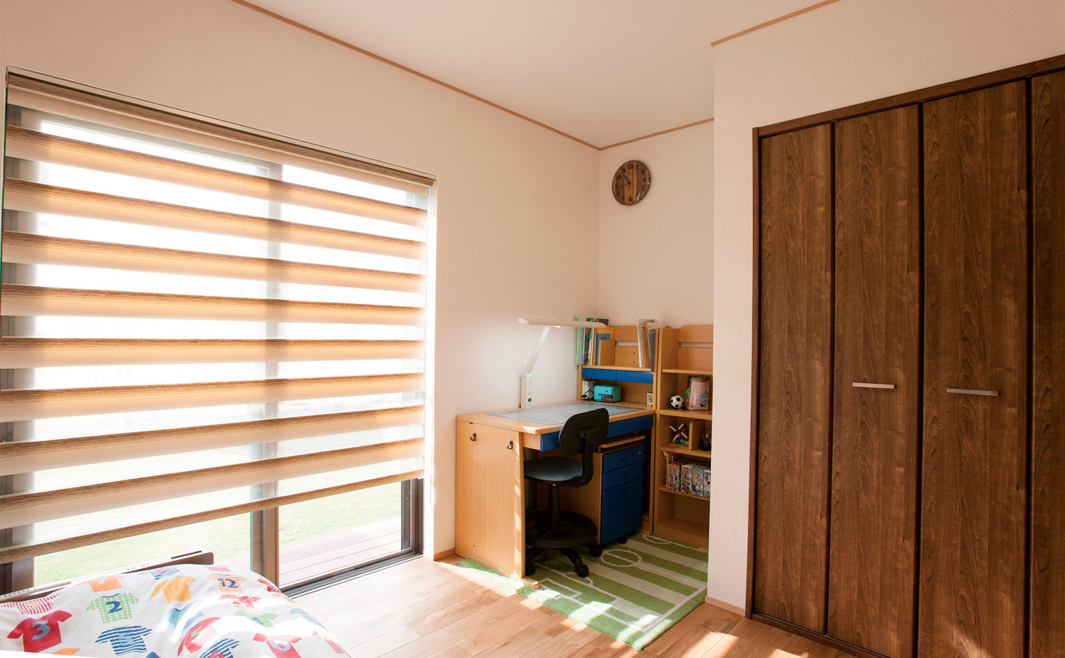 チェックハウス 【平屋/2000万円台/間取り図有】居酒屋風ダイニングキッチンで家飲み。リゾート×和モダンなかっこいい平屋の建築実例画像15