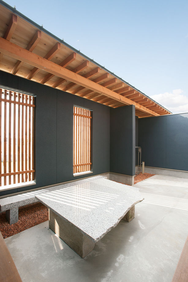 チェックハウス 【平屋/2000万円台/間取り図有】居酒屋風ダイニングキッチンで家飲み。リゾート×和モダンなかっこいい平屋の建築実例画像16