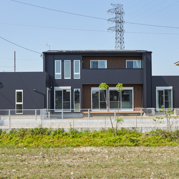 チェックハウス 【2000万円台/自然素材/ナチュラルモダン】かっこいい外観、開放感いっぱいの吹き抜けリビングが気持ちいいの建築実例画像4