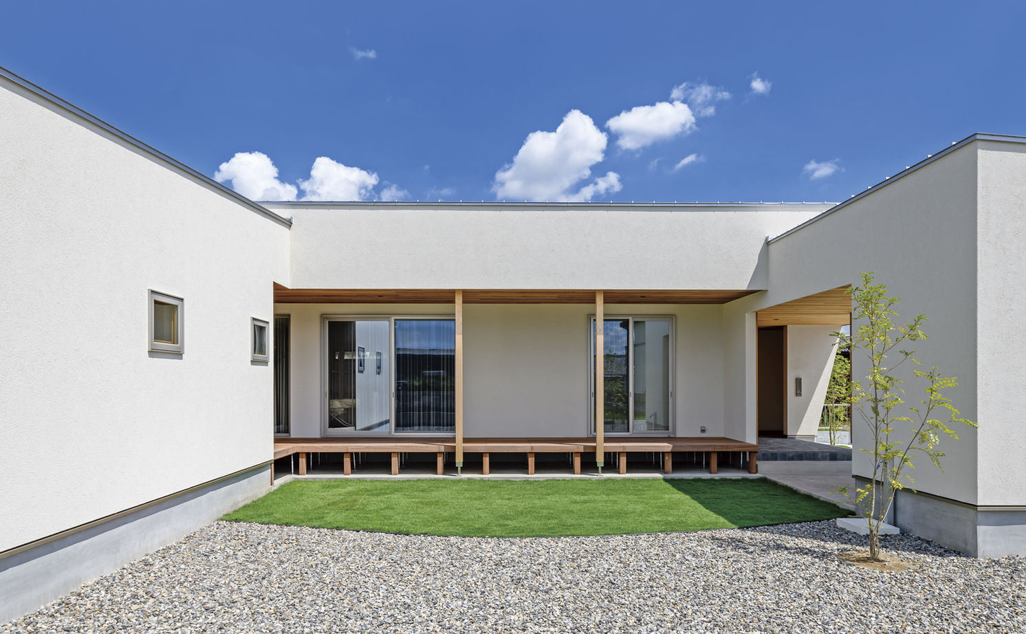 チェックハウス 【平屋/2000万円台/30坪台/コの字型】建築家デザインのシンプルモダンな平屋。「全館空調で家じゅう快適」の建築実例画像4