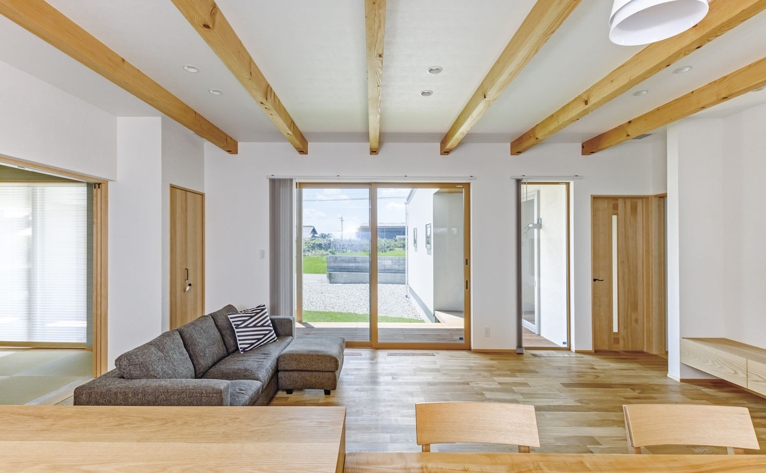 チェックハウス 【平屋/2000万円台/30坪台/コの字型】建築家デザインのシンプルモダンな平屋。「全館空調で家じゅう快適」の建築実例画像6