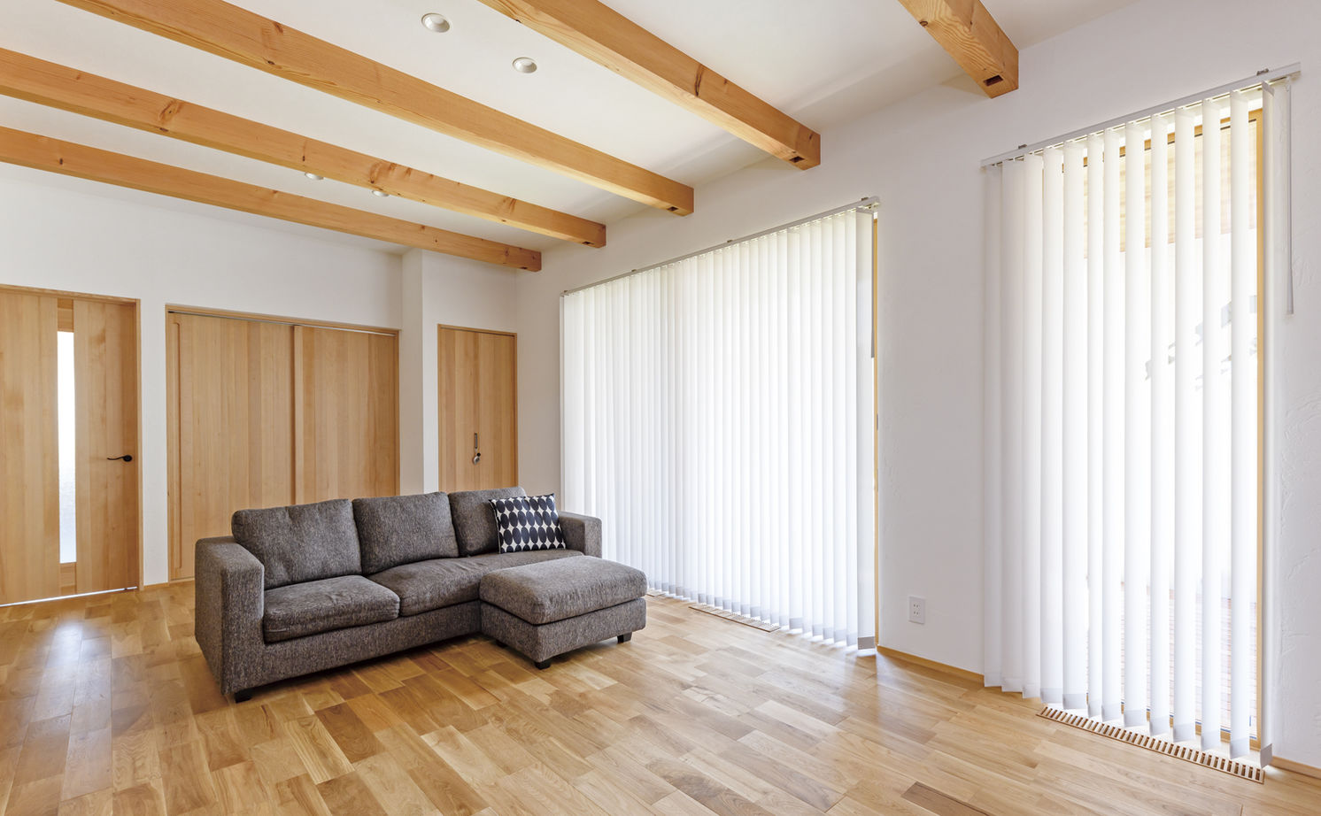 チェックハウス 【平屋/2000万円台/30坪台/コの字型】建築家デザインのシンプルモダンな平屋。「全館空調で家じゅう快適」の建築実例画像10