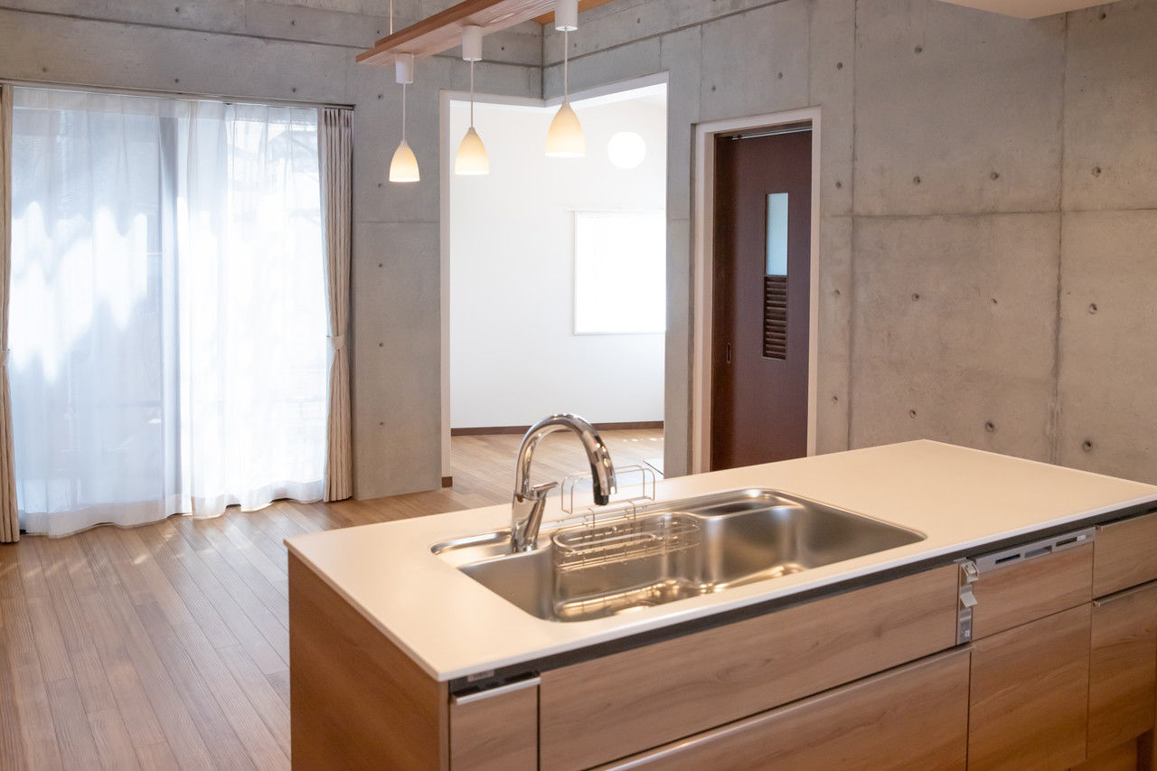 Liber（リベル） 【間取り図×平屋風×ガレージハウス】中庭から光を取り込んで明るく開放的に。３人で暮らすバリアフリー住宅の建築実例画像3