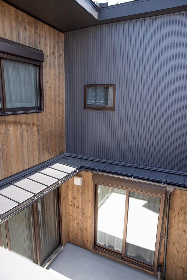 Liber（リベル） 【間取り図×平屋風×ガレージハウス】中庭から光を取り込んで明るく開放的に。３人で暮らすバリアフリー住宅の建築実例画像6