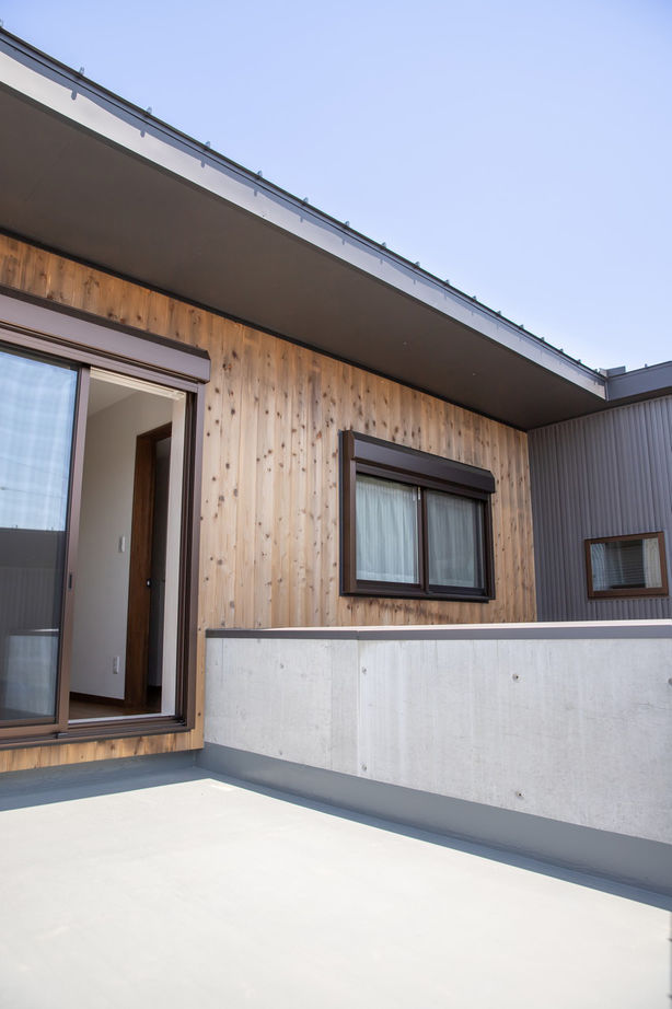 Liber（リベル） 【間取り図×平屋風×ガレージハウス】中庭から光を取り込んで明るく開放的に。３人で暮らすバリアフリー住宅の建築実例画像7