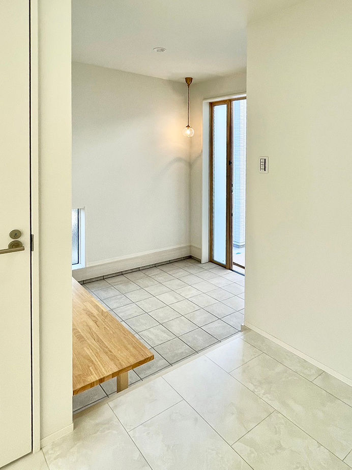 Liber（リベル） 【長久手市×SOHO×二列型キッチン×間取り図】無駄のない動線＆収納で叶えた、広いLDKと仕事室のある家の建築実例画像3