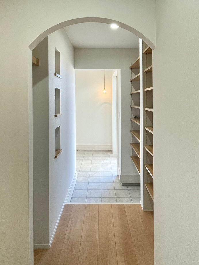 Liber（リベル） 【長久手市×SOHO×二列型キッチン×間取り図】無駄のない動線＆収納で叶えた、広いLDKと仕事室のある家の建築実例画像5