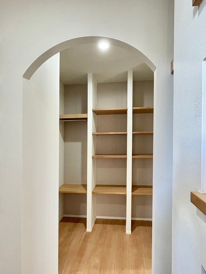 Liber（リベル） 【長久手市×SOHO×二列型キッチン×間取り図】無駄のない動線＆収納で叶えた、広いLDKと仕事室のある家の建築実例画像6