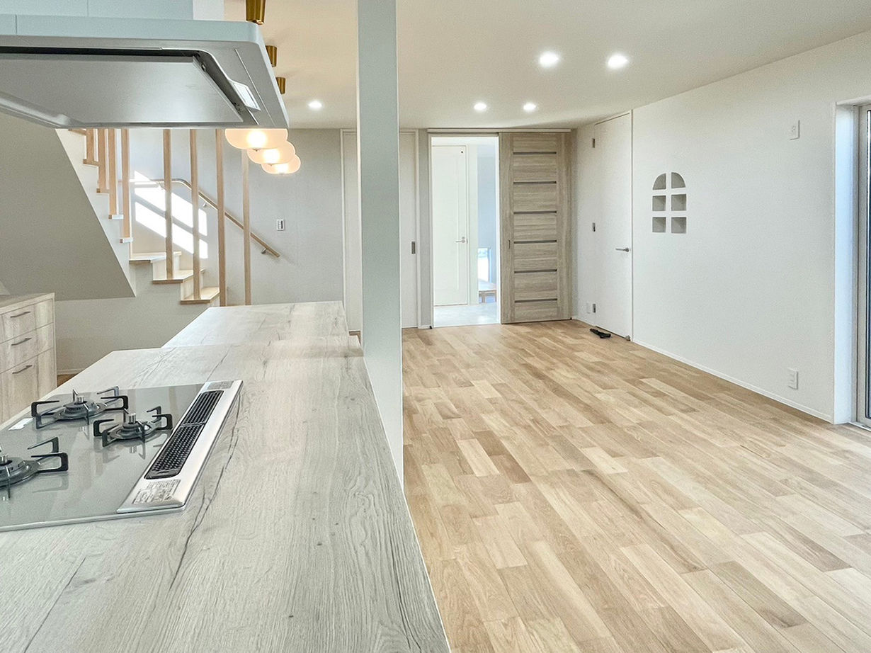 Liber（リベル） 【長久手市×SOHO×二列型キッチン×間取り図】無駄のない動線＆収納で叶えた、広いLDKと仕事室のある家の建築実例画像9