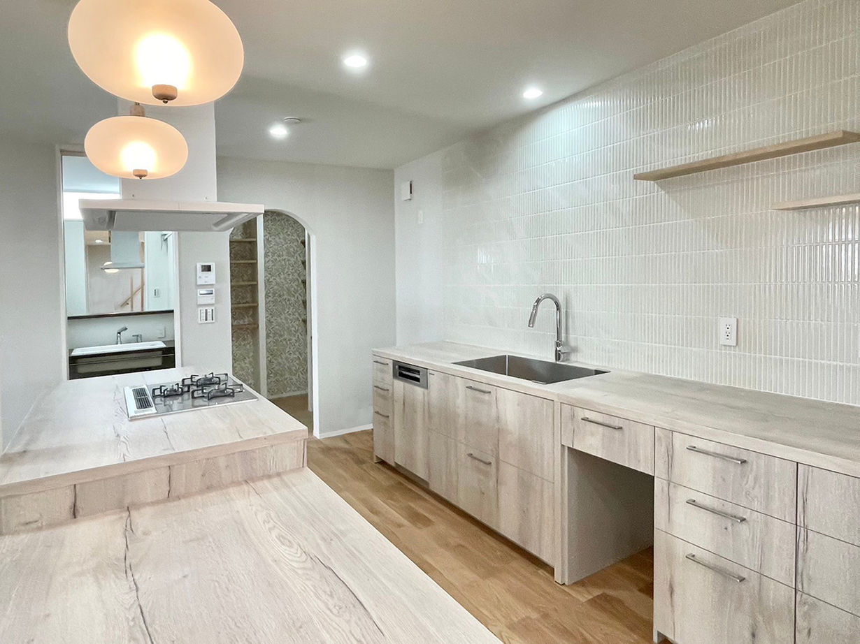 Liber（リベル） 【長久手市×SOHO×二列型キッチン×間取り図】無駄のない動線＆収納で叶えた、広いLDKと仕事室のある家の建築実例画像10