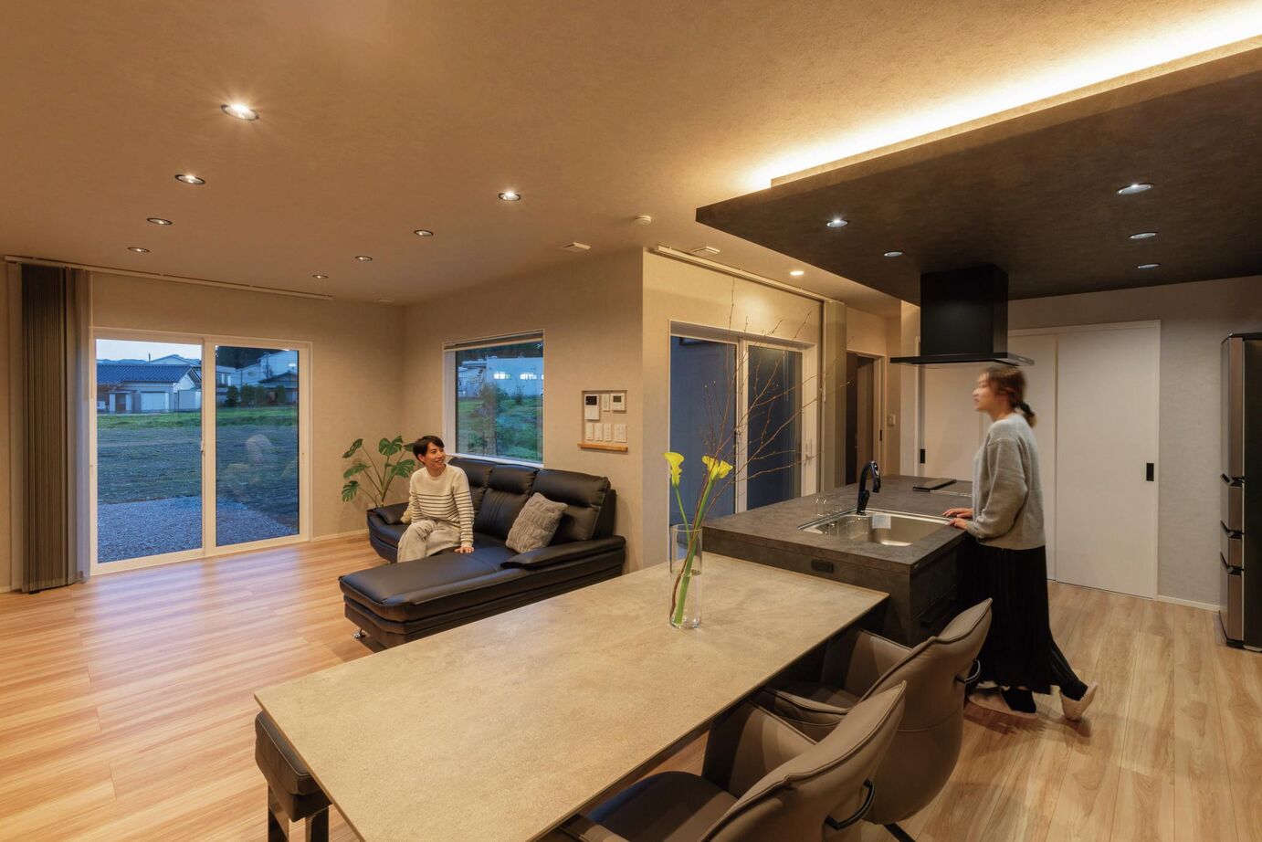 信州ハウジング ビルトインガレージと中庭のある家の建築実例画像2