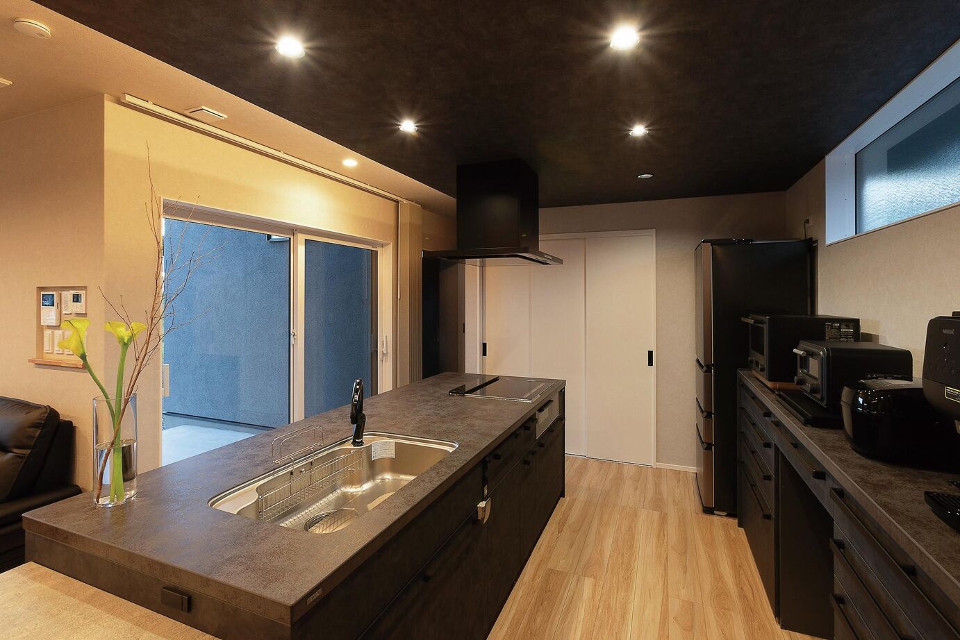 信州ハウジング ビルトインガレージと中庭のある家の建築実例画像5